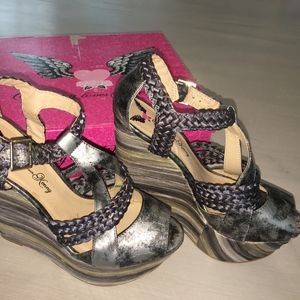 Penny Loves Kenny Wedges in Pewter